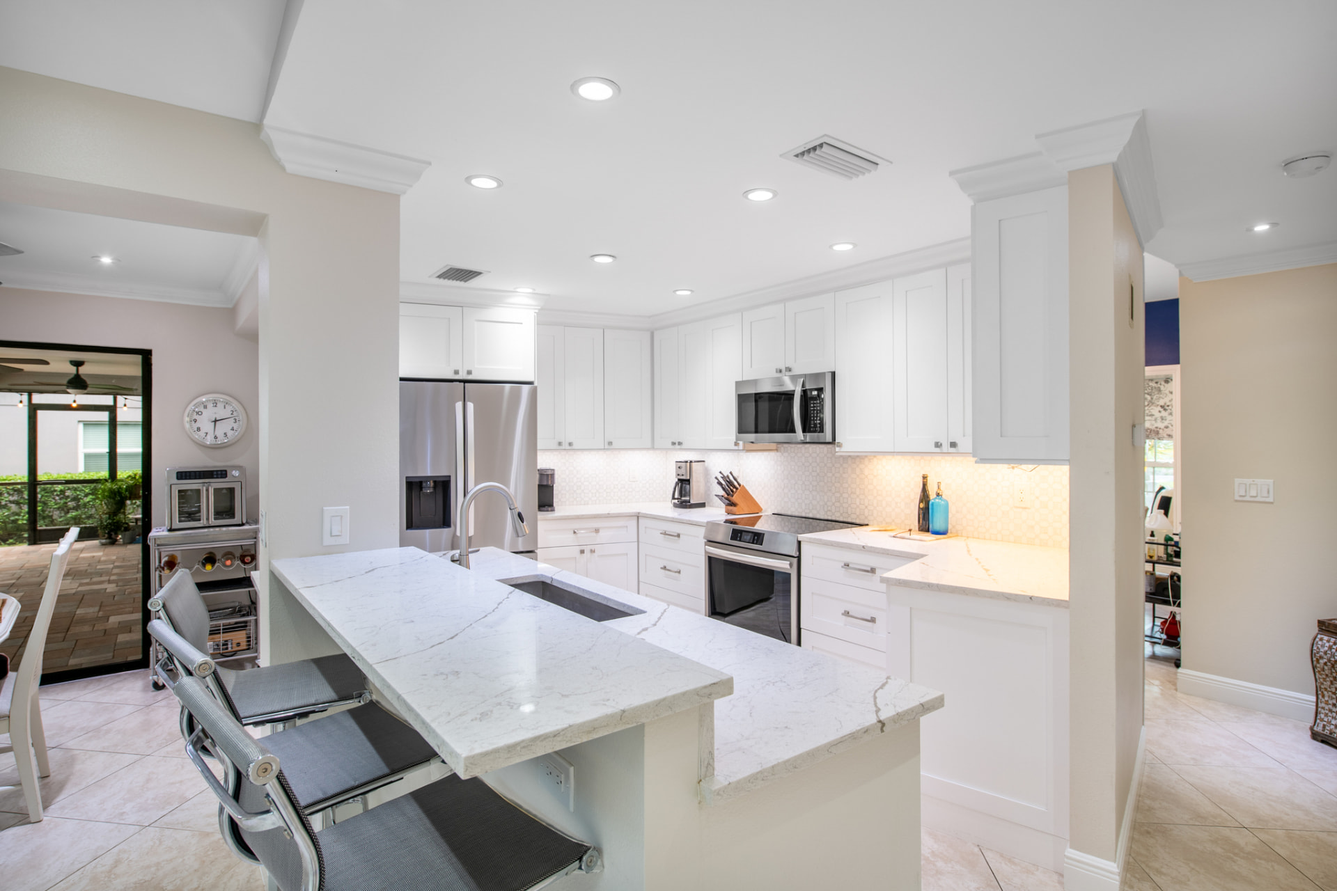Kitchen breakfast bar with quartz counters in a Palm Harbor, FL home